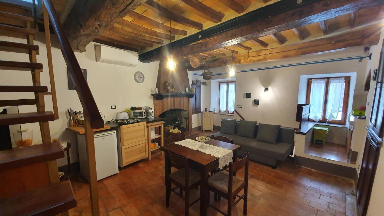 شقة Civitella Del Lago  في Le Casette Di Civitella- La Casa Di Rolando E Gina المظهر الخارجي الصورة