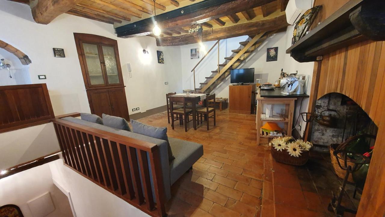 شقة Civitella Del Lago  في Le Casette Di Civitella- La Casa Di Rolando E Gina المظهر الخارجي الصورة
