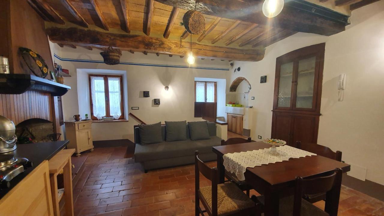 شقة Civitella Del Lago  في Le Casette Di Civitella- La Casa Di Rolando E Gina المظهر الخارجي الصورة